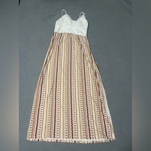 Brand No Boundaries. Spring dress with brown and white patterns. Size L.